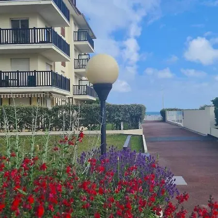 شقة Flat Sea View With Swimming Pool كابورغ