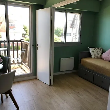 Flat Sea View With Swimming Pool شقة *